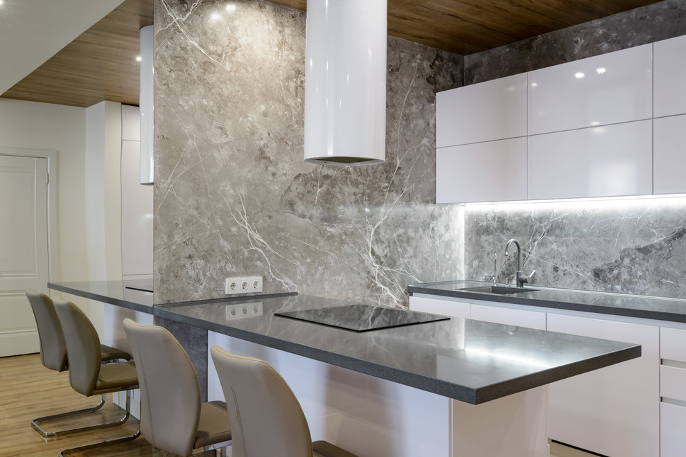 Камень и дерево в центре Сибири