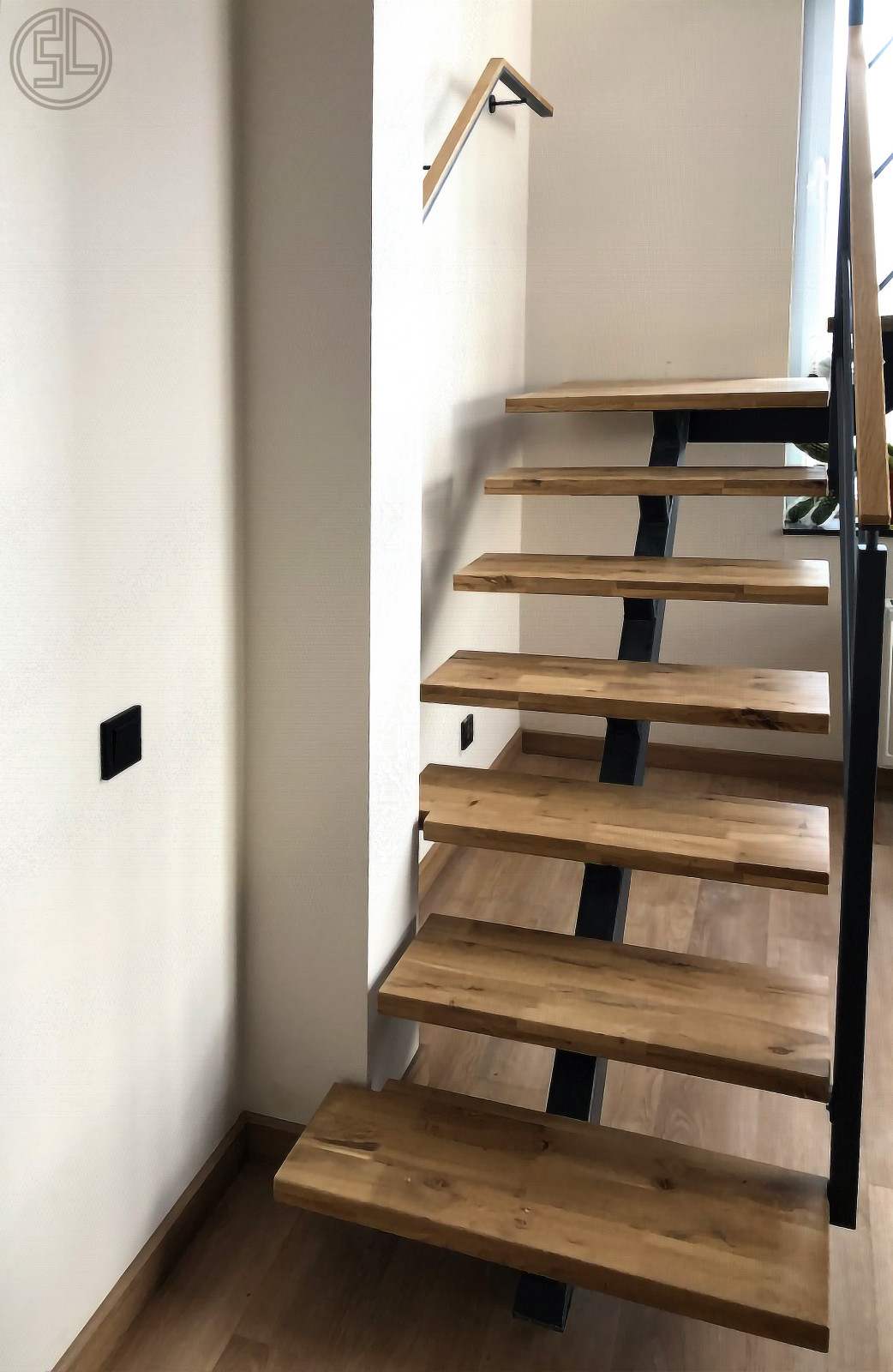 Деревянная лестница на монокосоуре