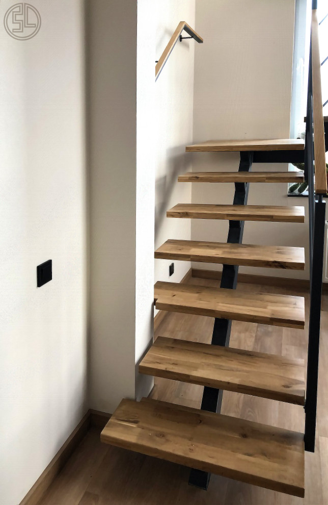 Деревянная лестница на монокосоуре