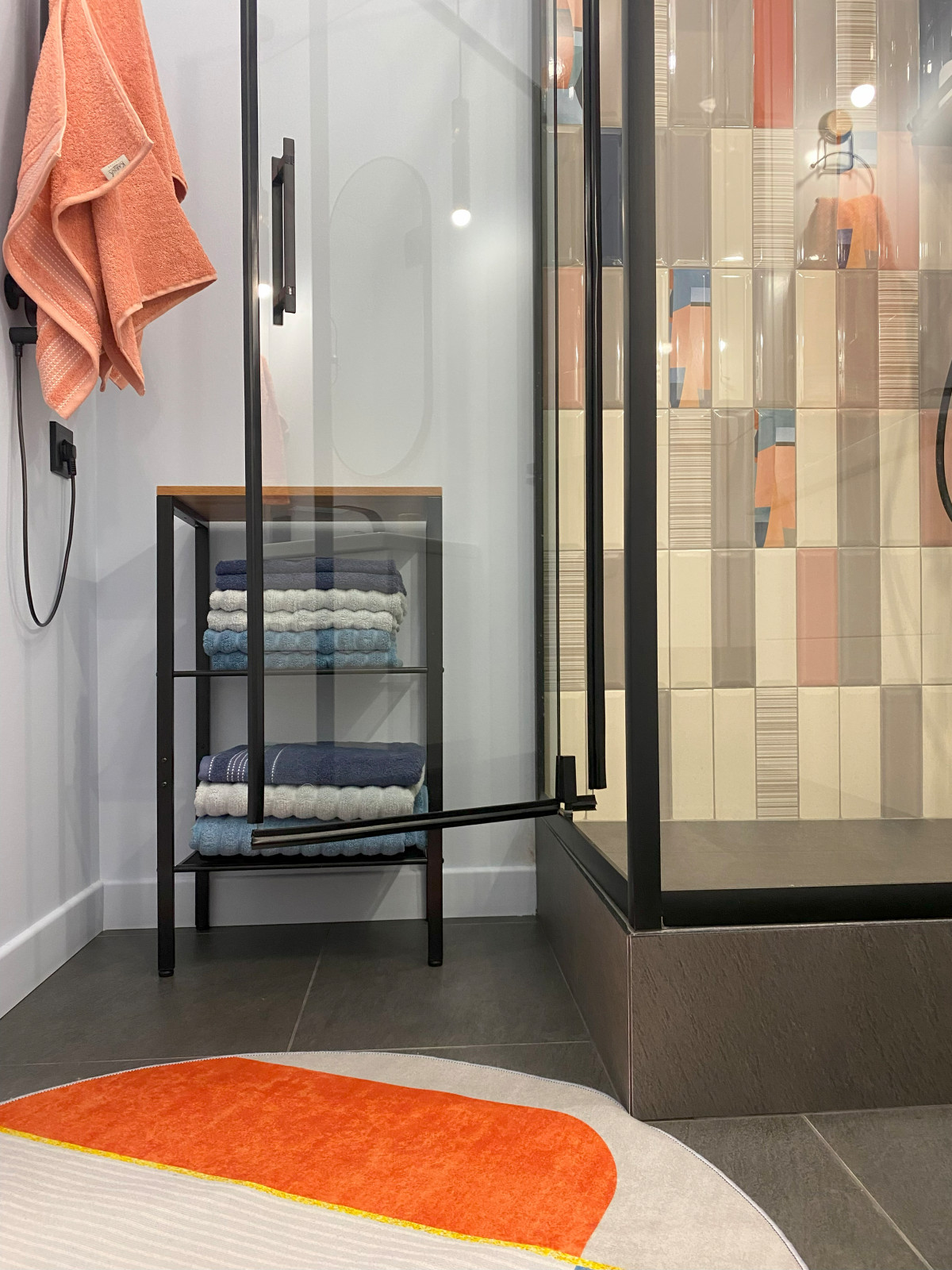 Малые м2 - не помеха комфорта. Смелый и яркий интерьер для молодой семьи