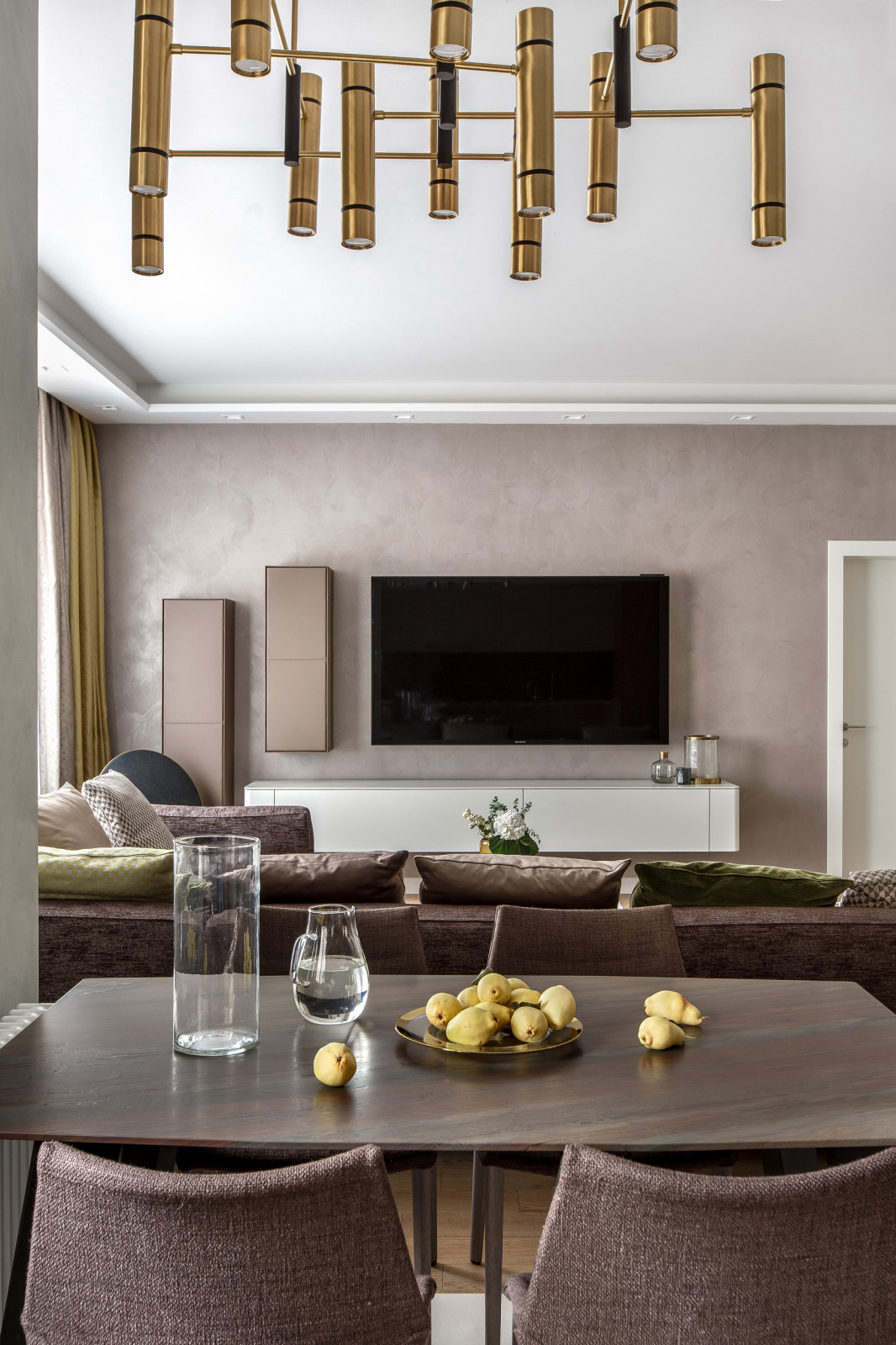 Трехкомнатная квартира в центре Петербурга