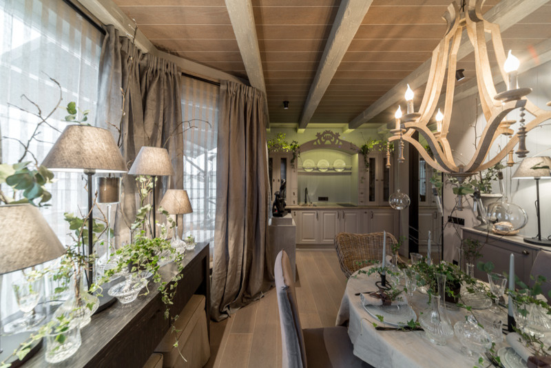 Кухня гостиная с камином