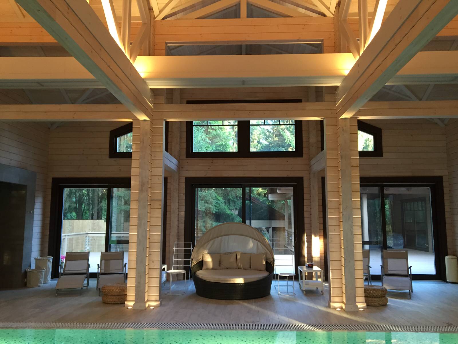 Деревянные окна в домах из клееного бруса