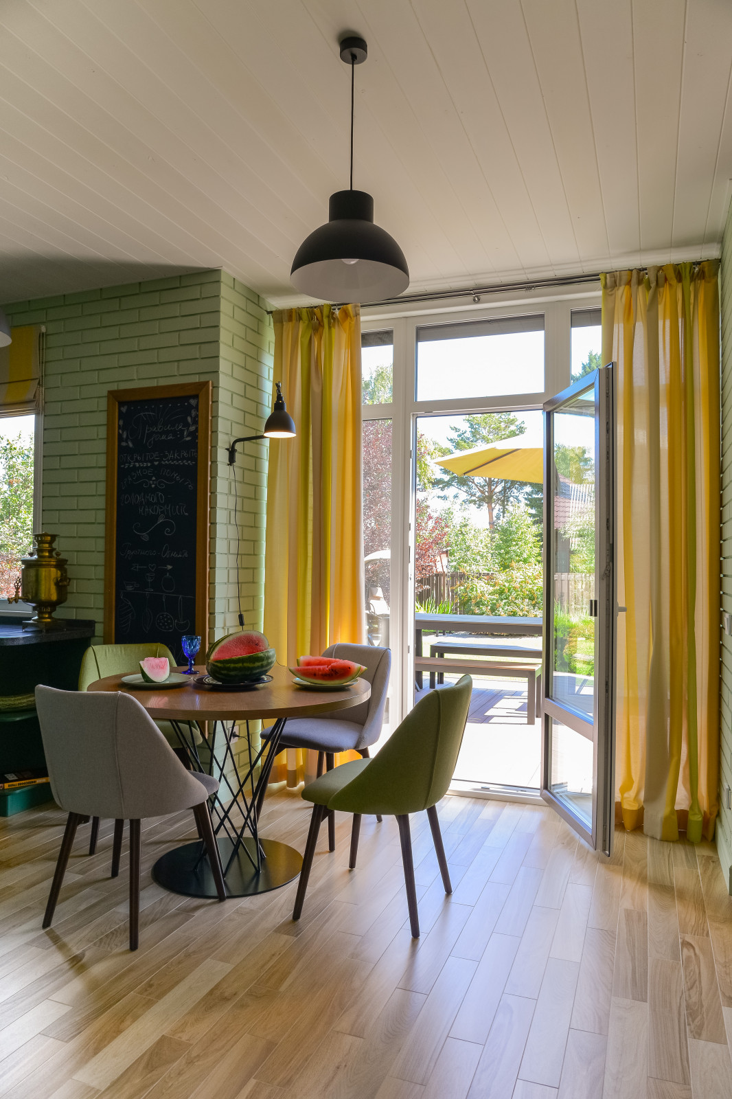 Летний дачный дом с банным комплексом