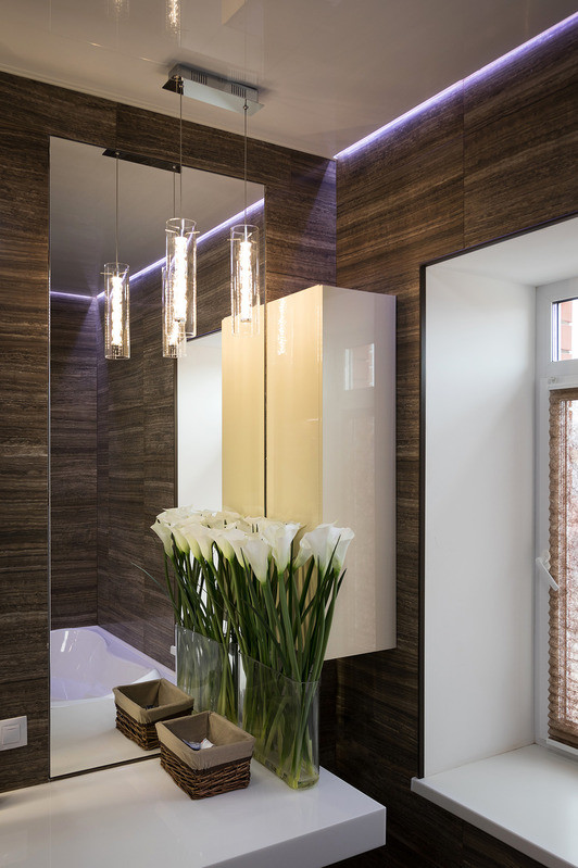 Яркий дом в пригороде