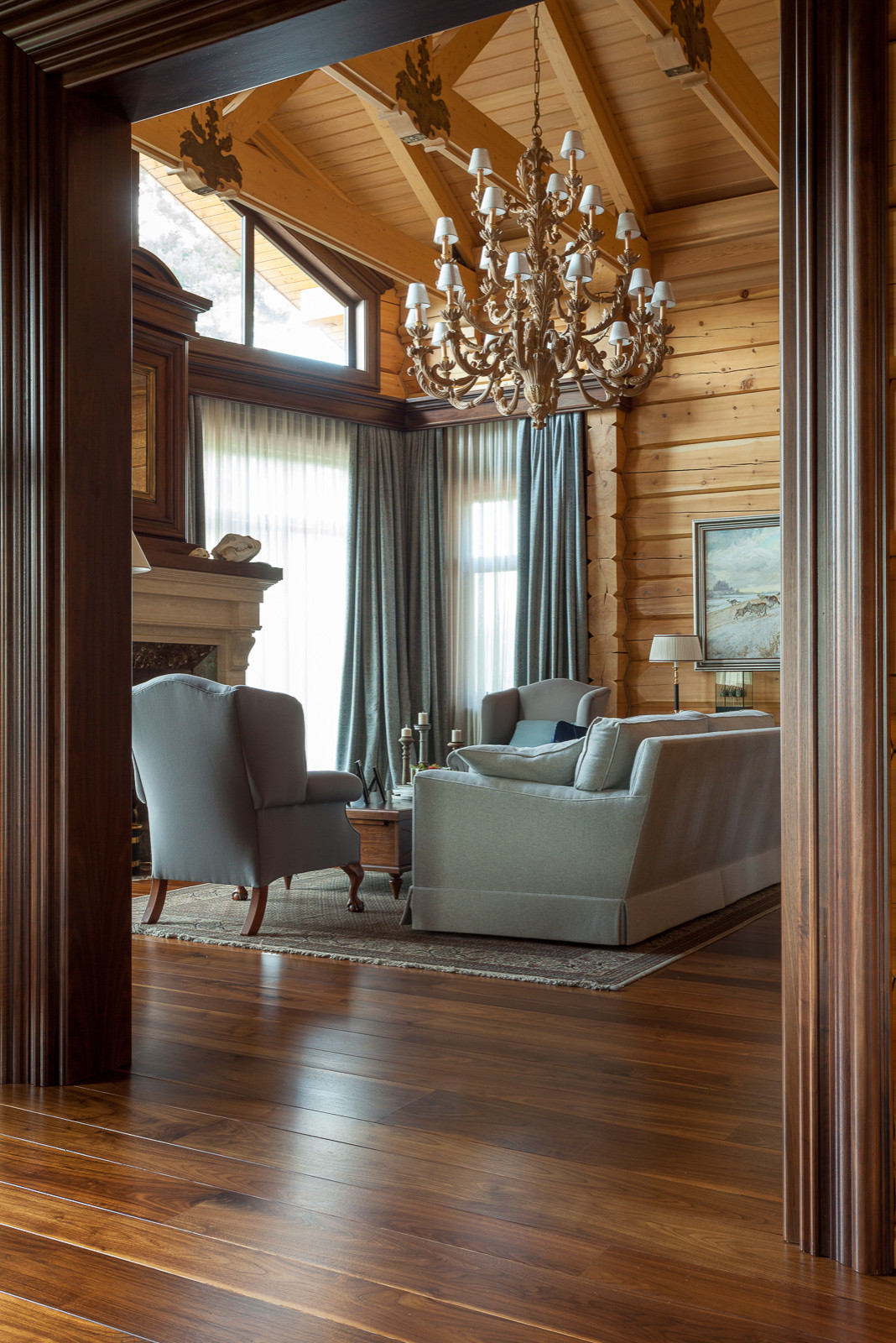 Деревянный дом в классическом стиле