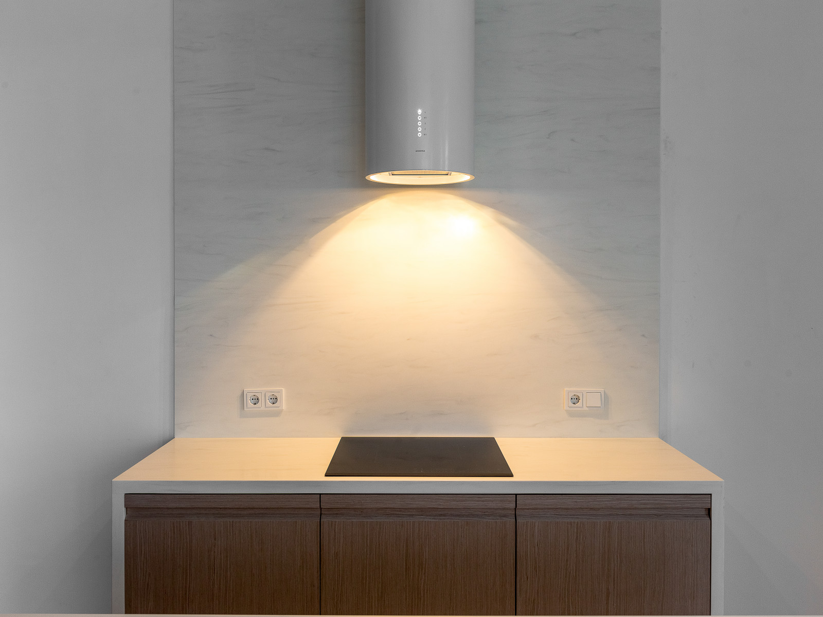 Подвесная тумба с зоной приготовления с вытяжкой и варочной панелью