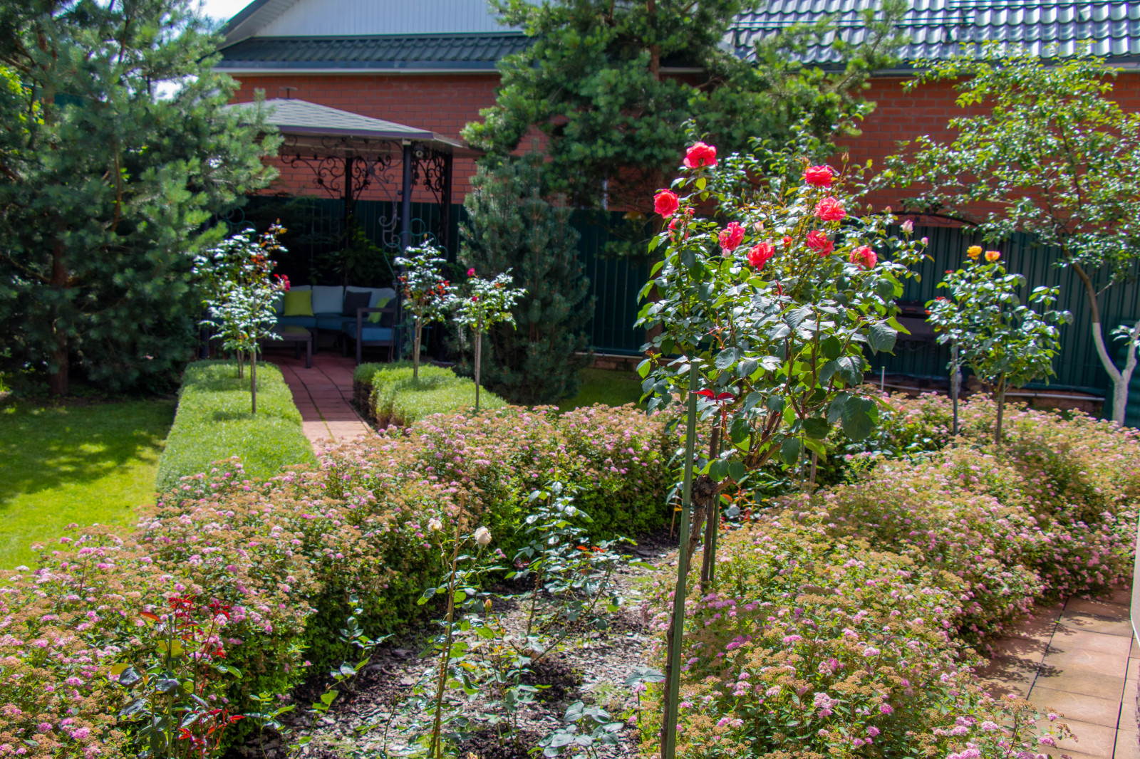 Французский садик в поселке Рыбаки Дмитровское шоссе