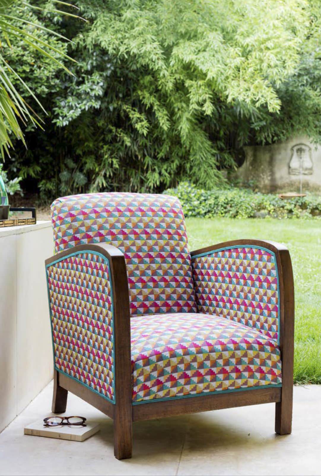 Стильная обивка мебели интересными тканями