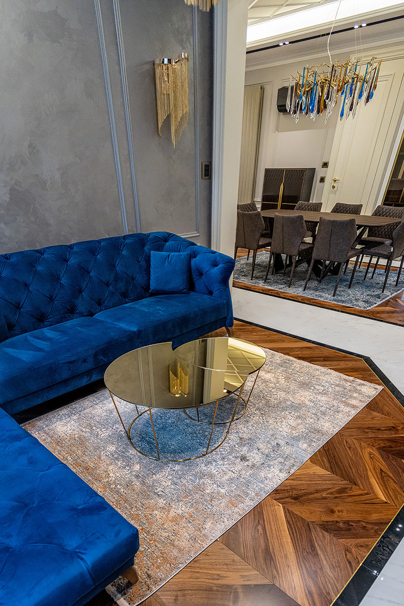 Камень, дерево, латунь. Частный дом в Софии