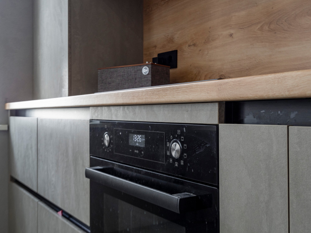 Элегантная минималистичная кухня в сером цвете