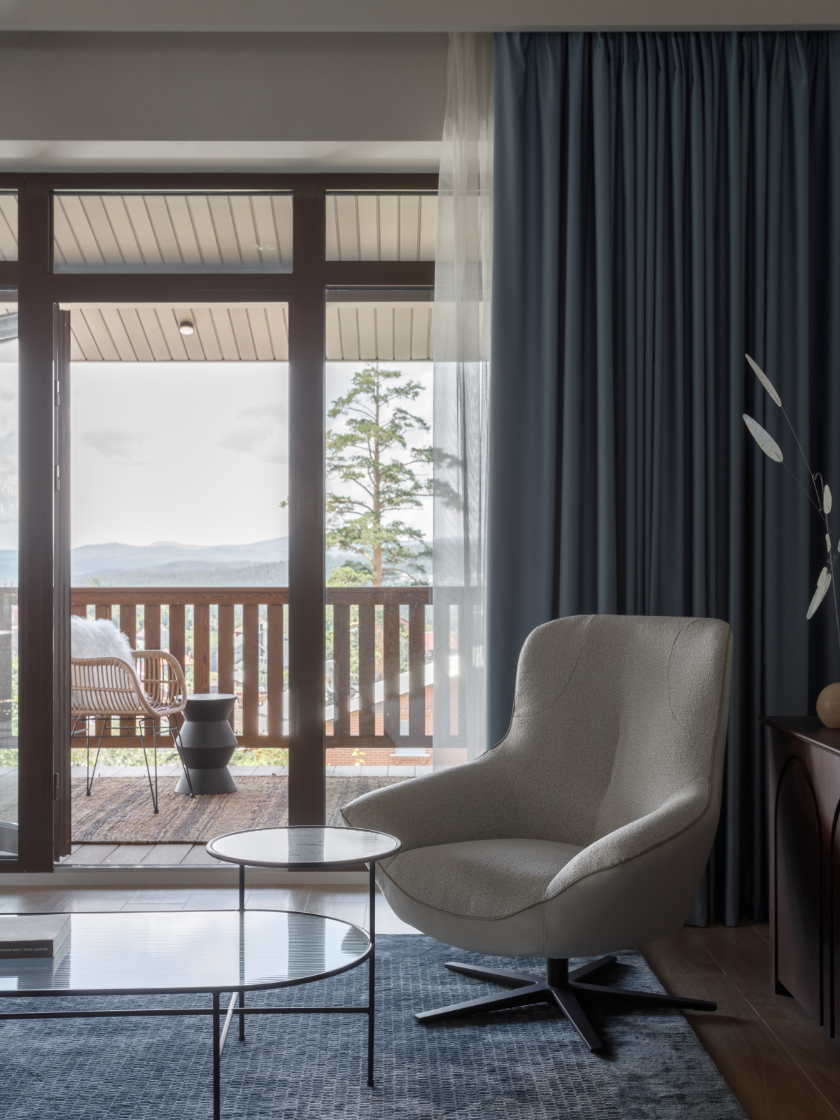 Дизайн интерьера дома 187 м.кв. расположенного среди Уральских гор.