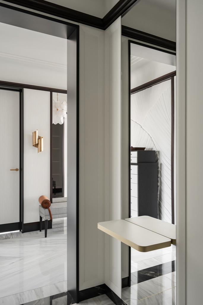 Шикарная квартира с белой мебелью