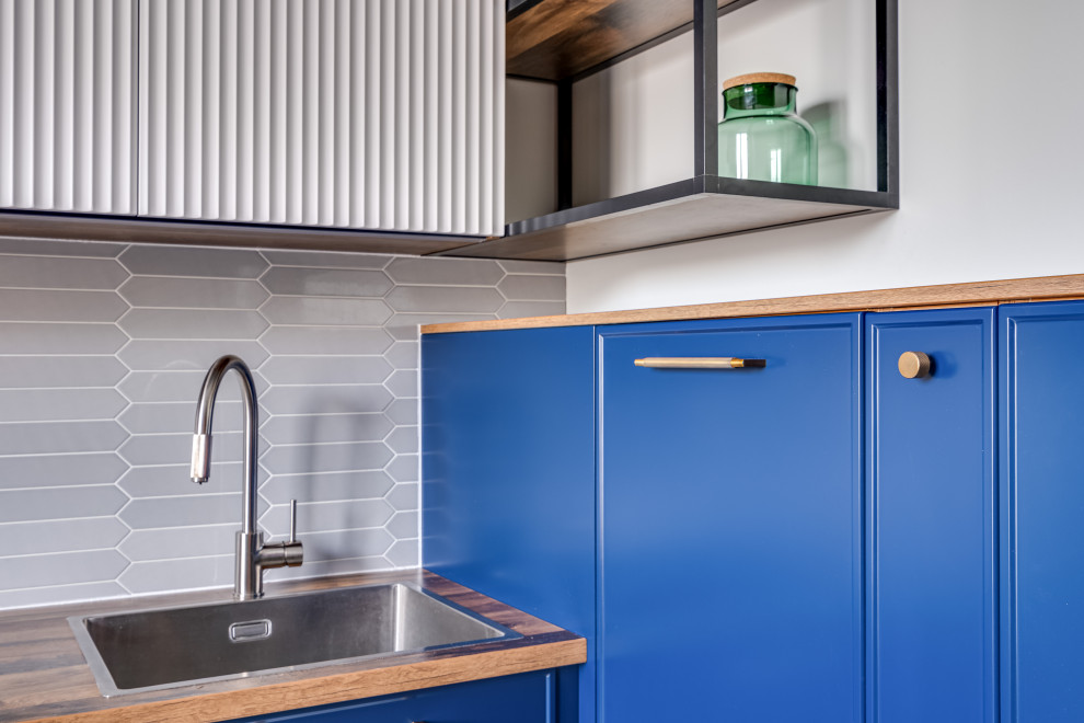 Современная синяя кухня