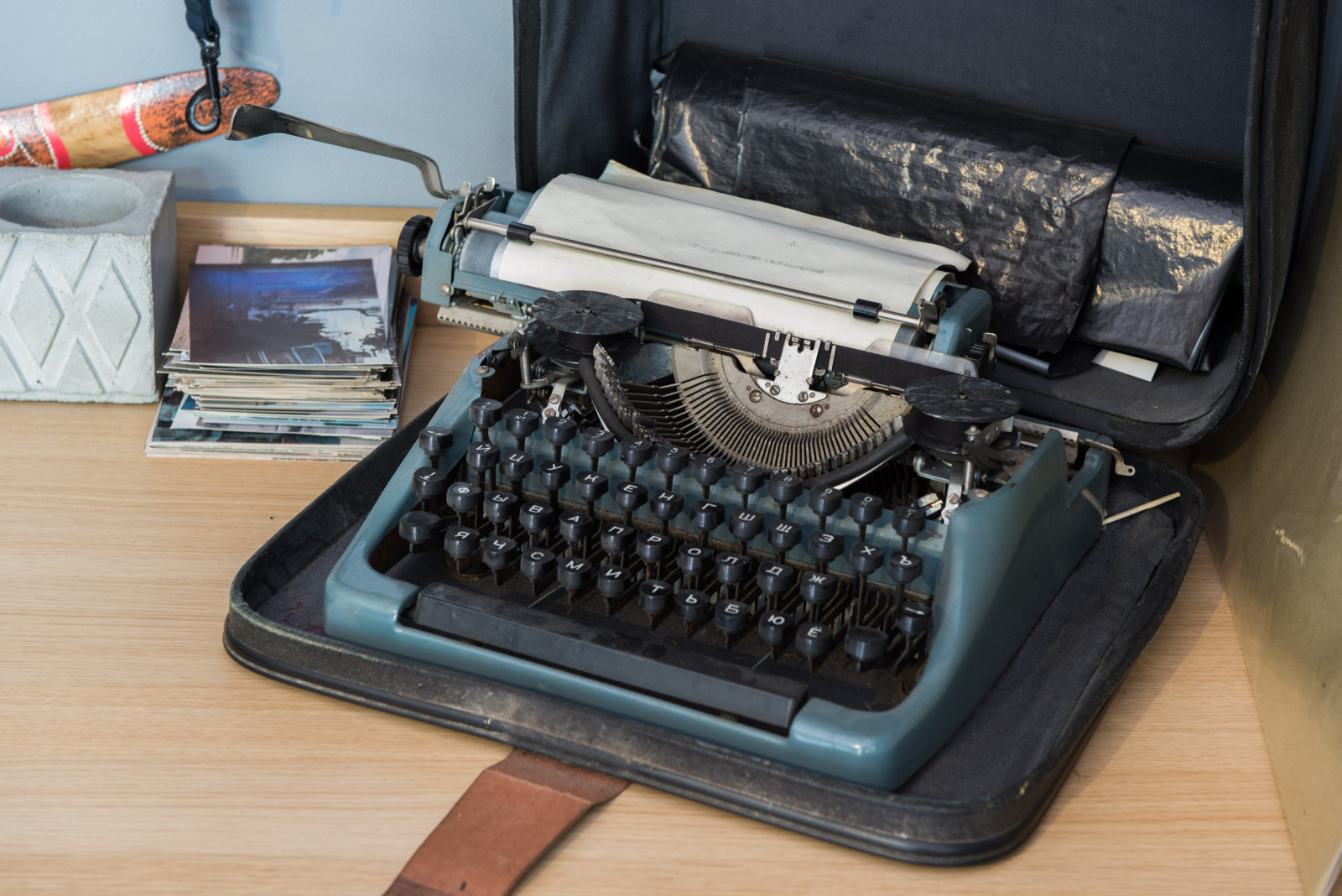 В гостях: Квартира в нейтральных тонах с кирпичной стеной