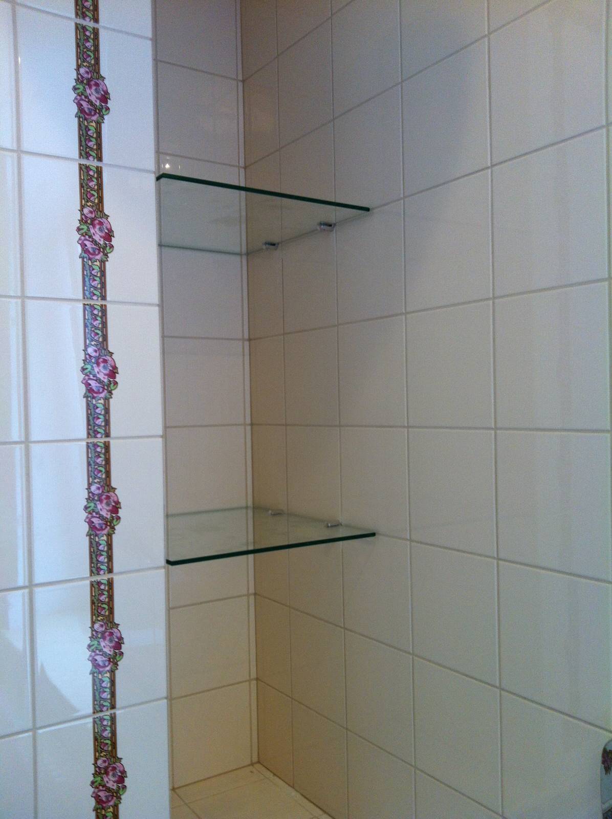 Полки из стекла