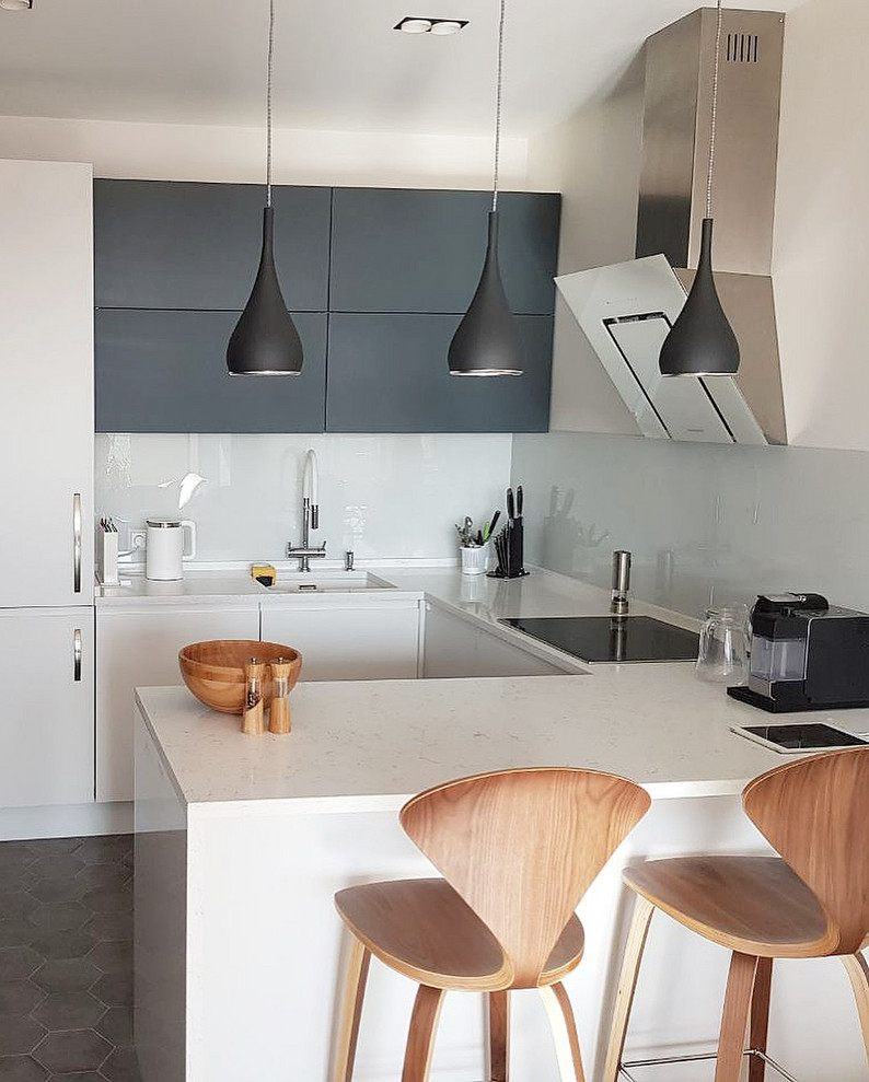 Ярко-белая кухня