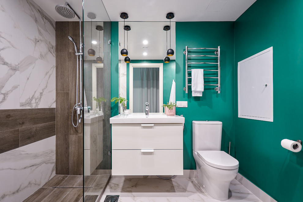 На берегу лесного ручья