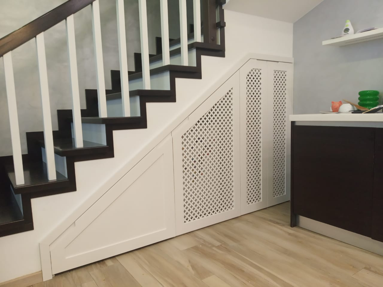 Обложка проекта: Шкаф под лестницу №1938-20