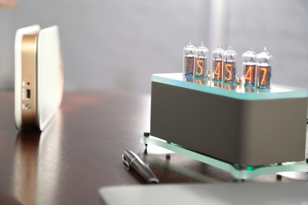 Ламповые дизайнерские часы VacuumGlow LEVITATION Green Stone