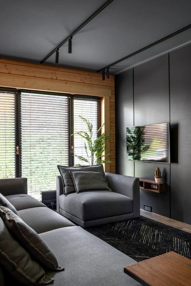 Небольшая баня с комнатой отдыха.