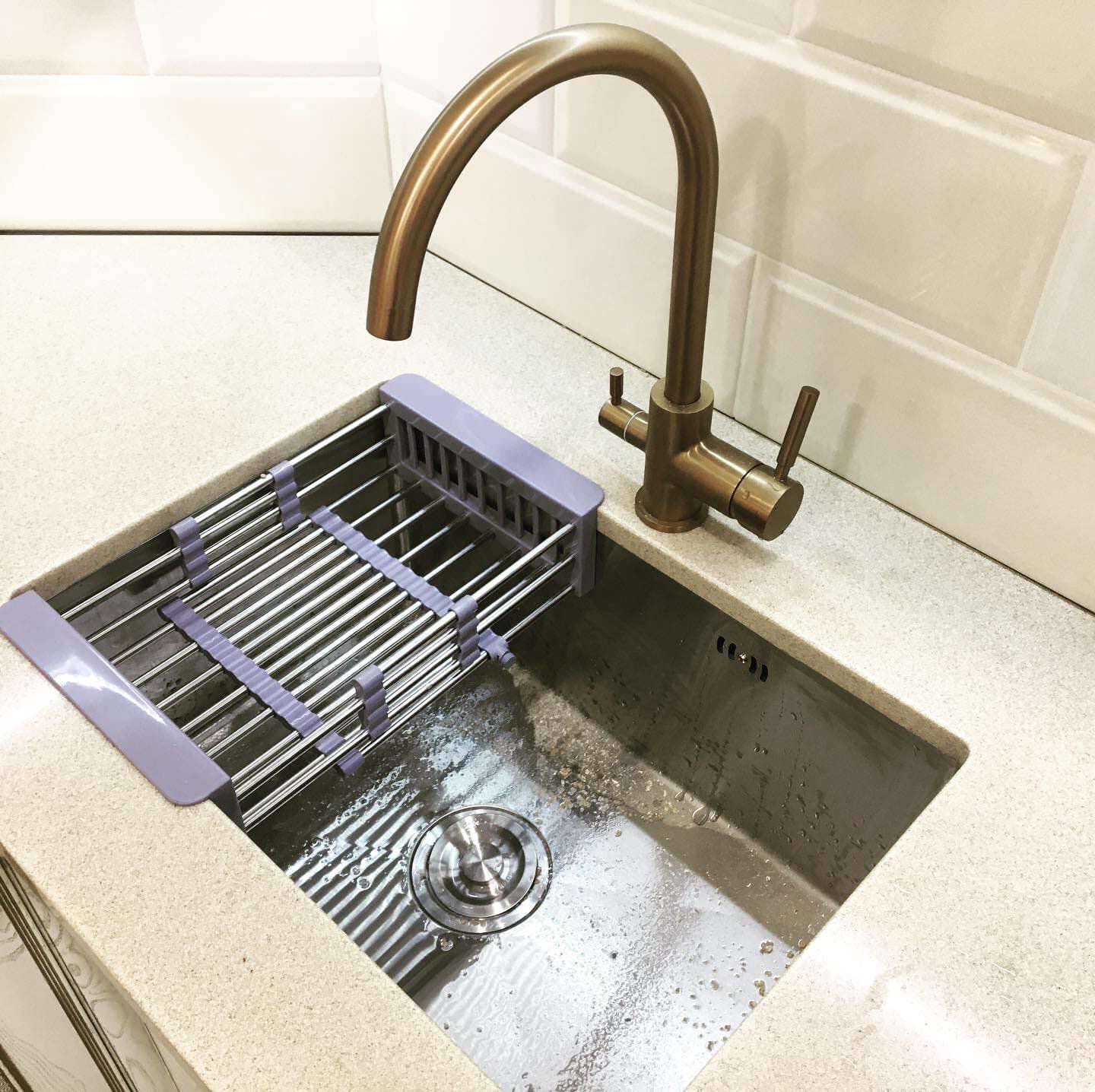 массив ясеня с патиной бронза, каменная столешница