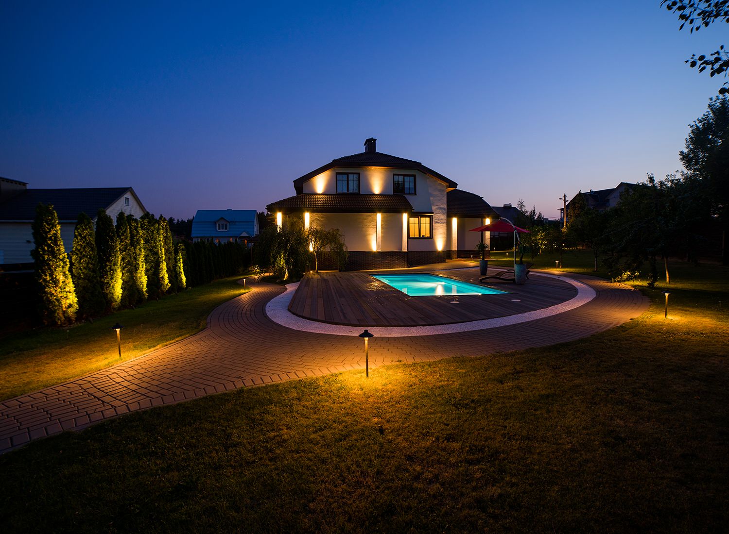 Подсветка участка и дома