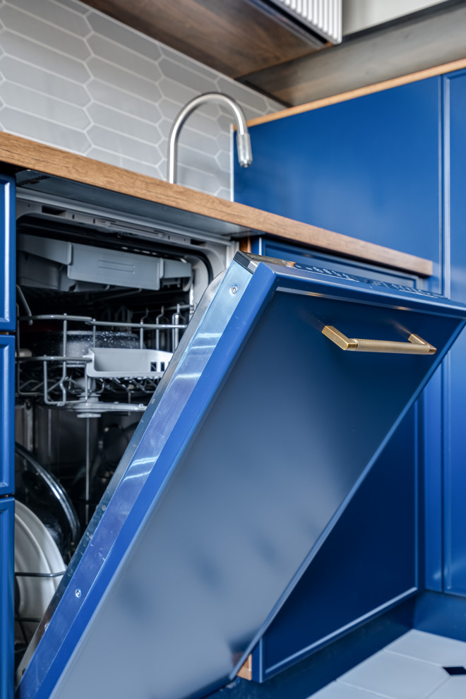 Современная синяя кухня
