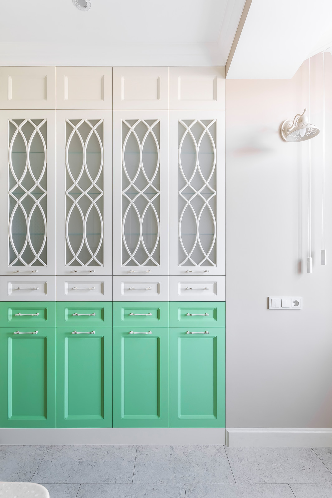 Мебель для кухни по индивидуальному проекту от фабрики мебели "Клевер-шкаф"