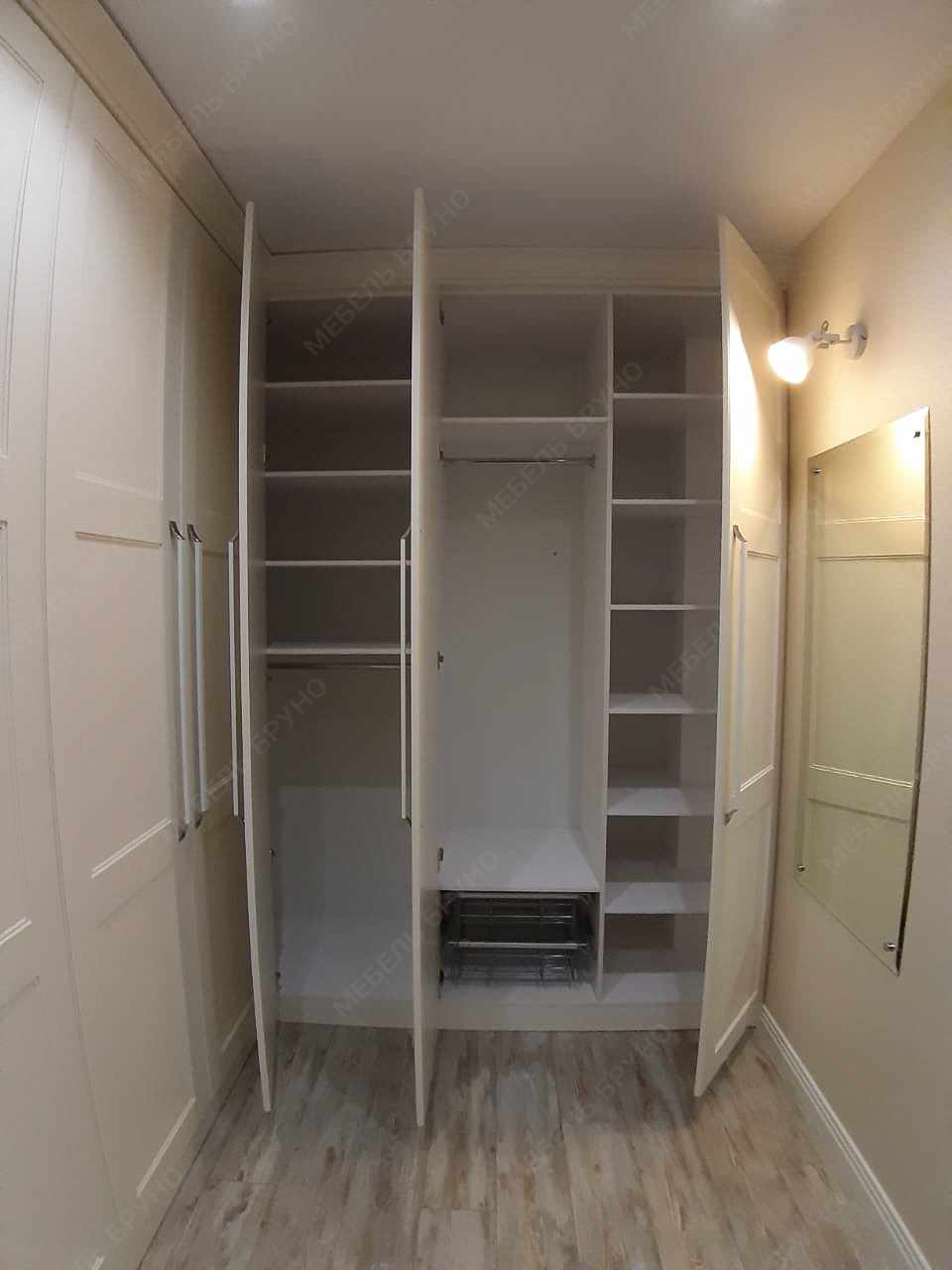 Встроенный шкаф в гардеробную