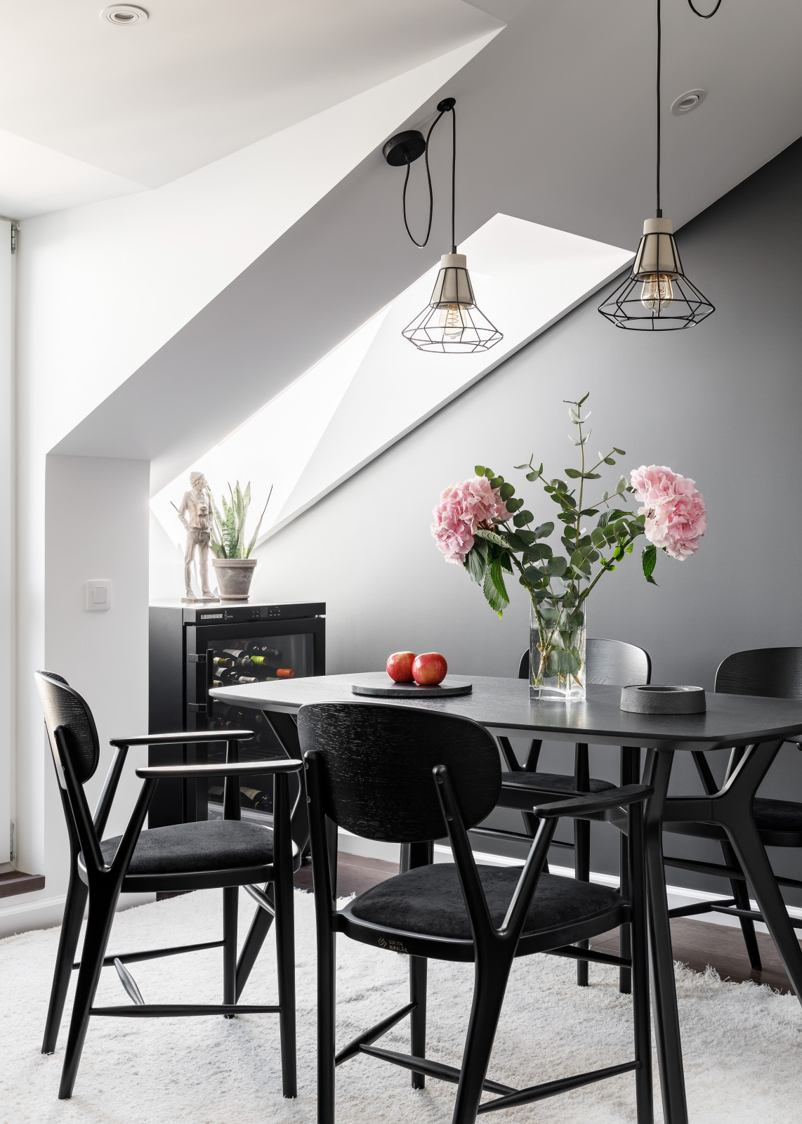 Мансардная двухуровневая квартира в скандинавском стиле