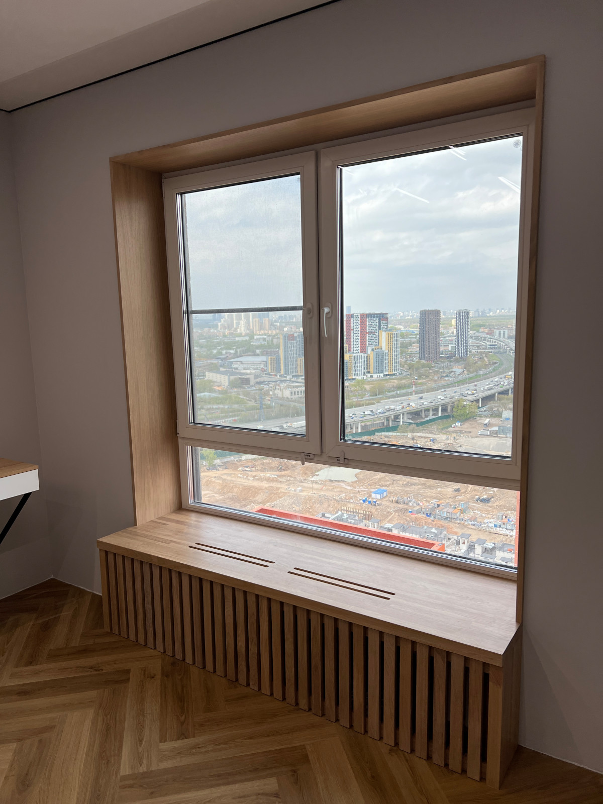 Обложка проекта: Деревянный подоконник с откосами и реечным экраном