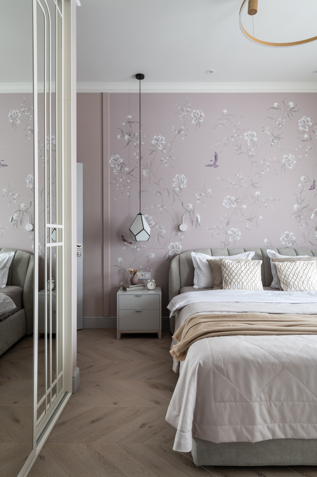 Журнал «Идеи Вашего Дома» назвал этот интерьер «обволакивающий уютом»