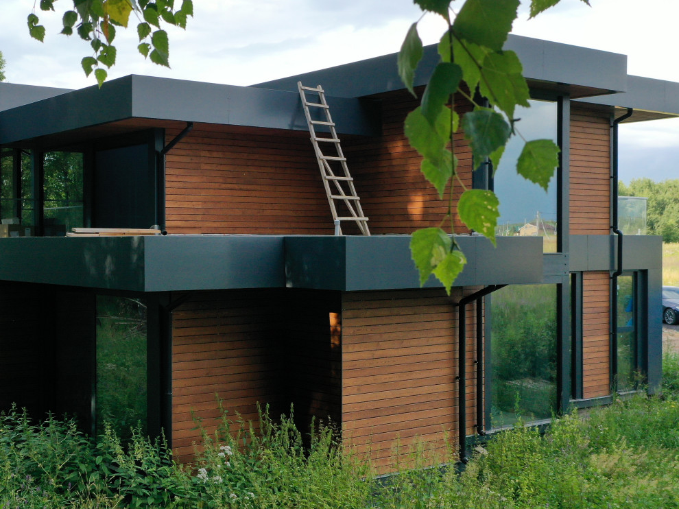 Двухэтажный дом с плоской кровлей и панорамным остеклением Flta'n'Wood 280м²