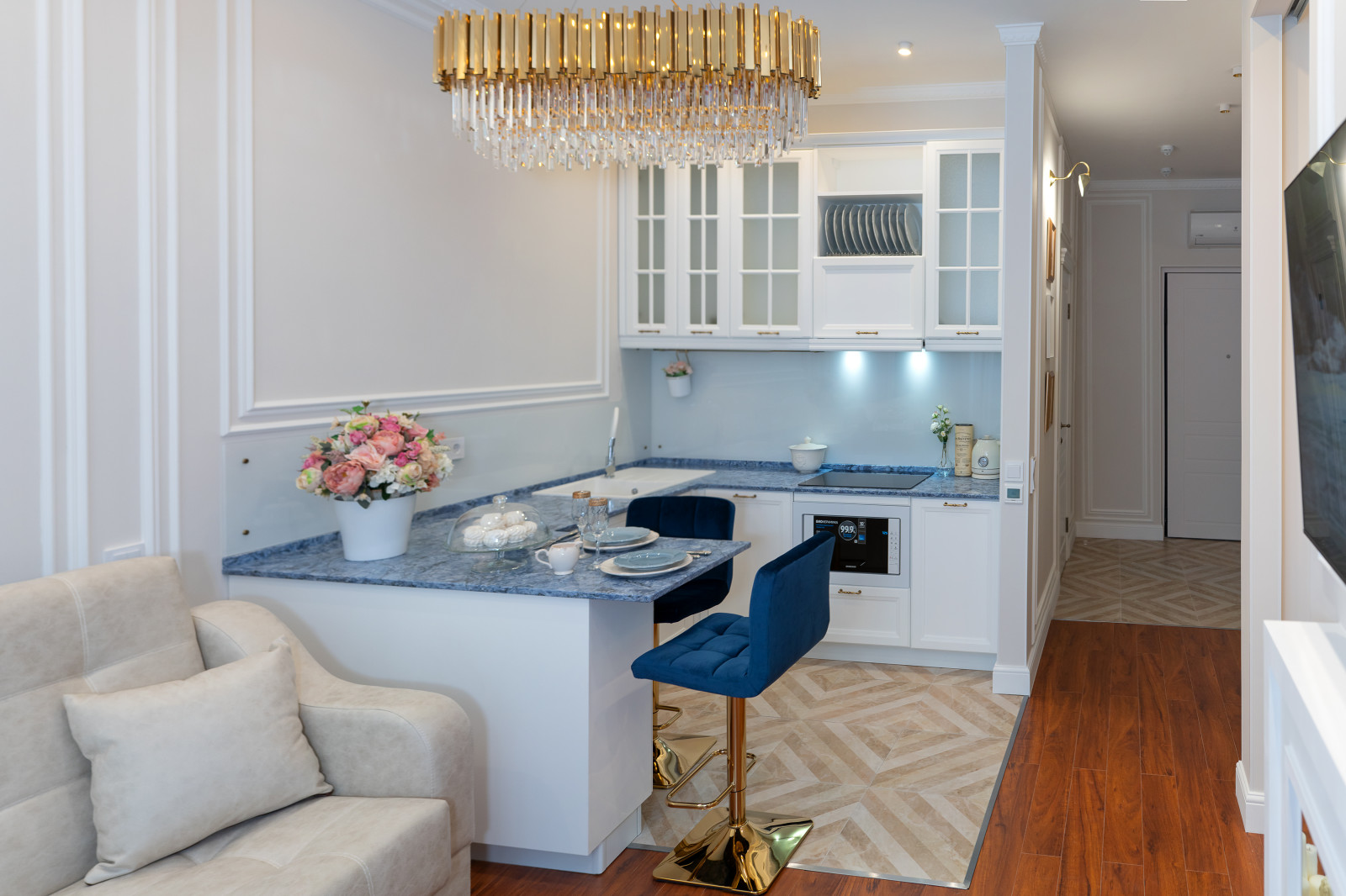 Двухкомнатная квартира 34кв.м. в неоклассическом стиле.