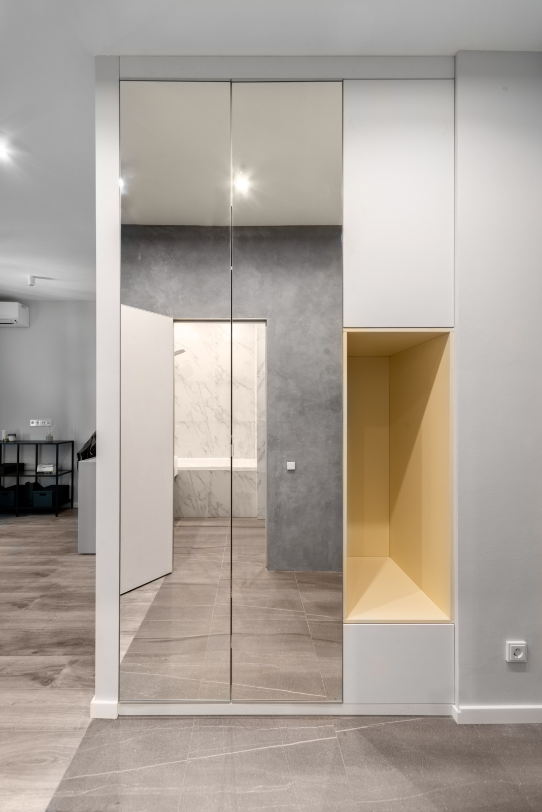 Обложка проекта: Прихожая в ЖК "Царская Площадь"