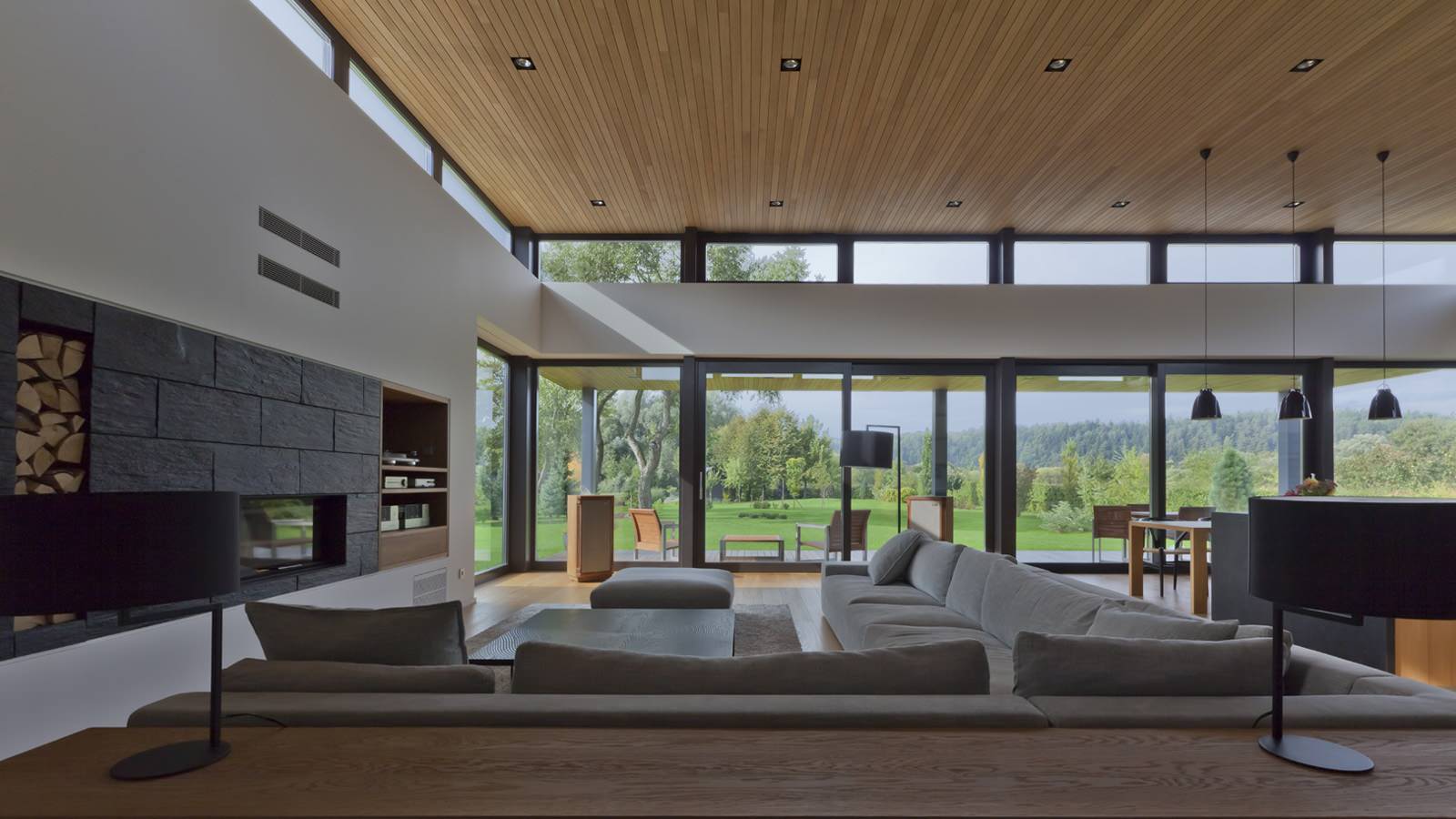 Обложка проекта: Дом с панорамным остеклением