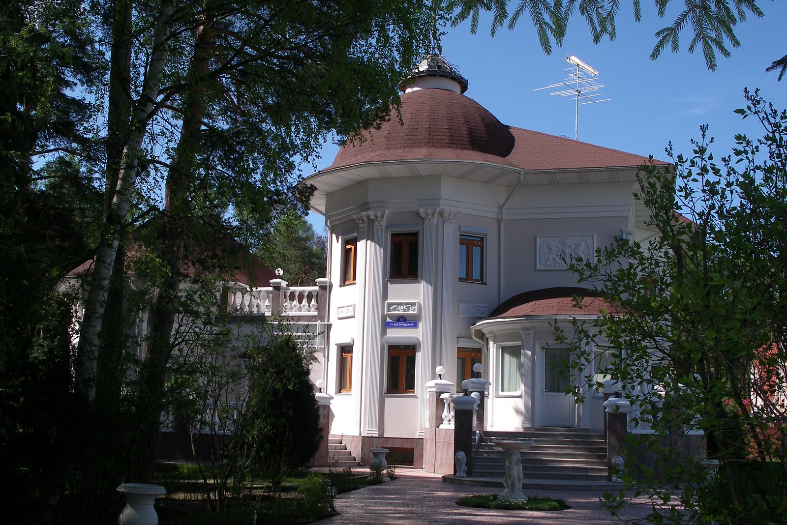 Обложка проекта: Дом в классическом стиле