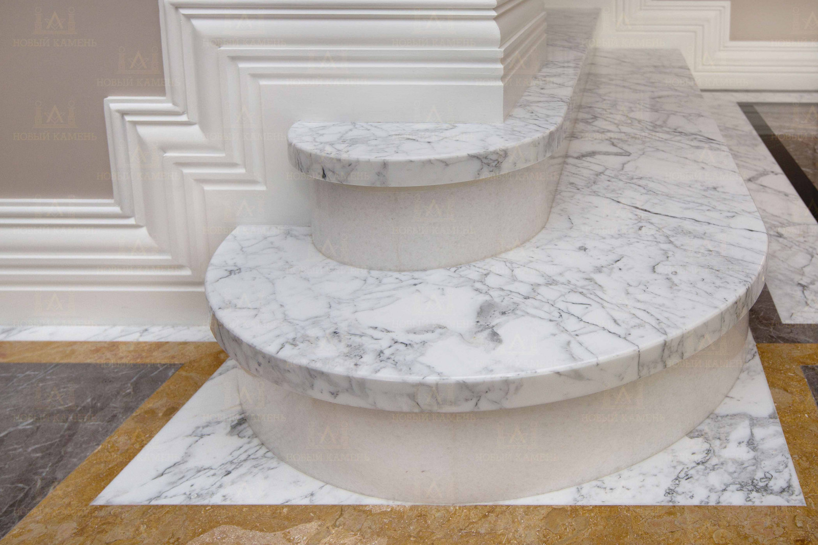 Лестница из мрамора