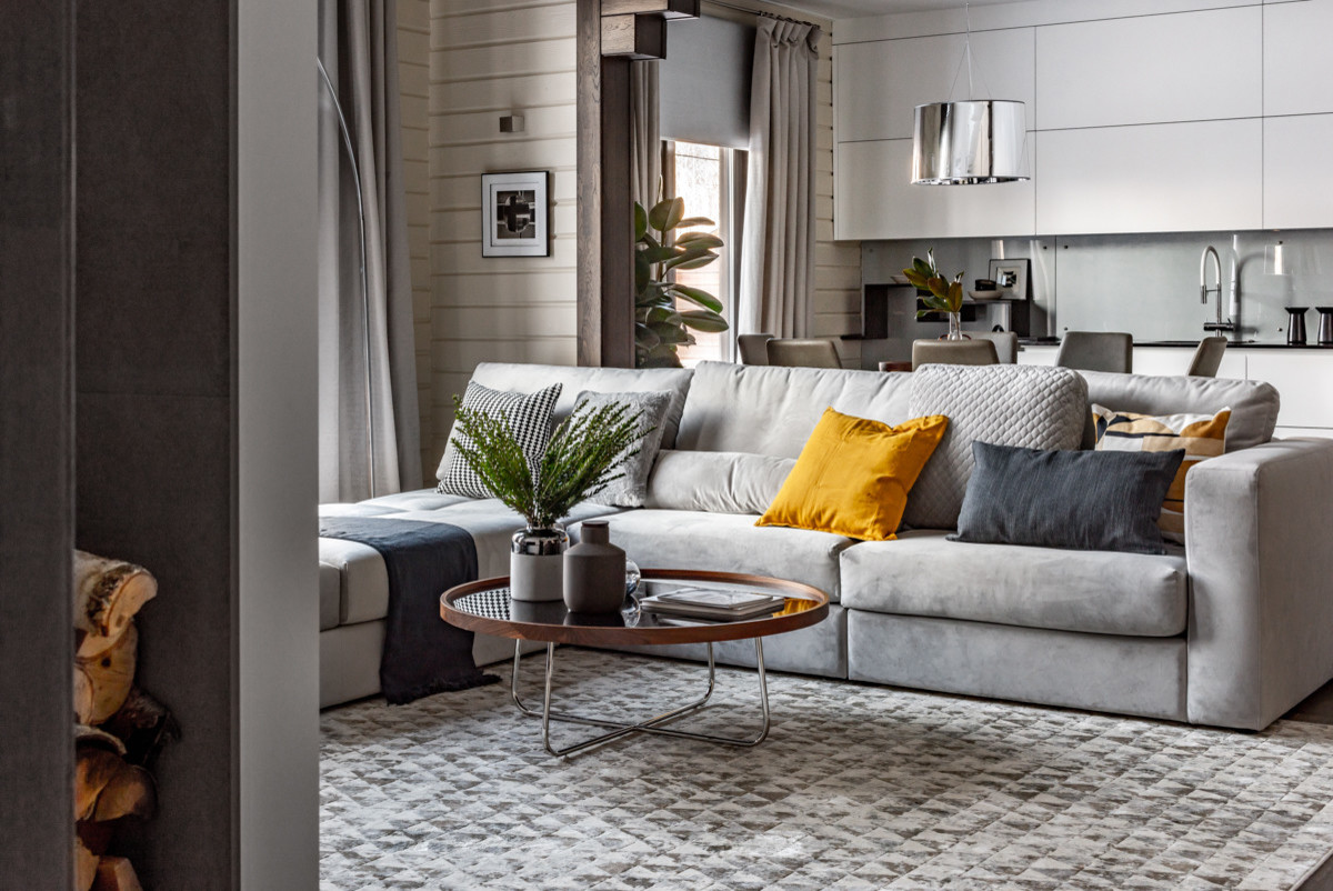 Дом среди берёз