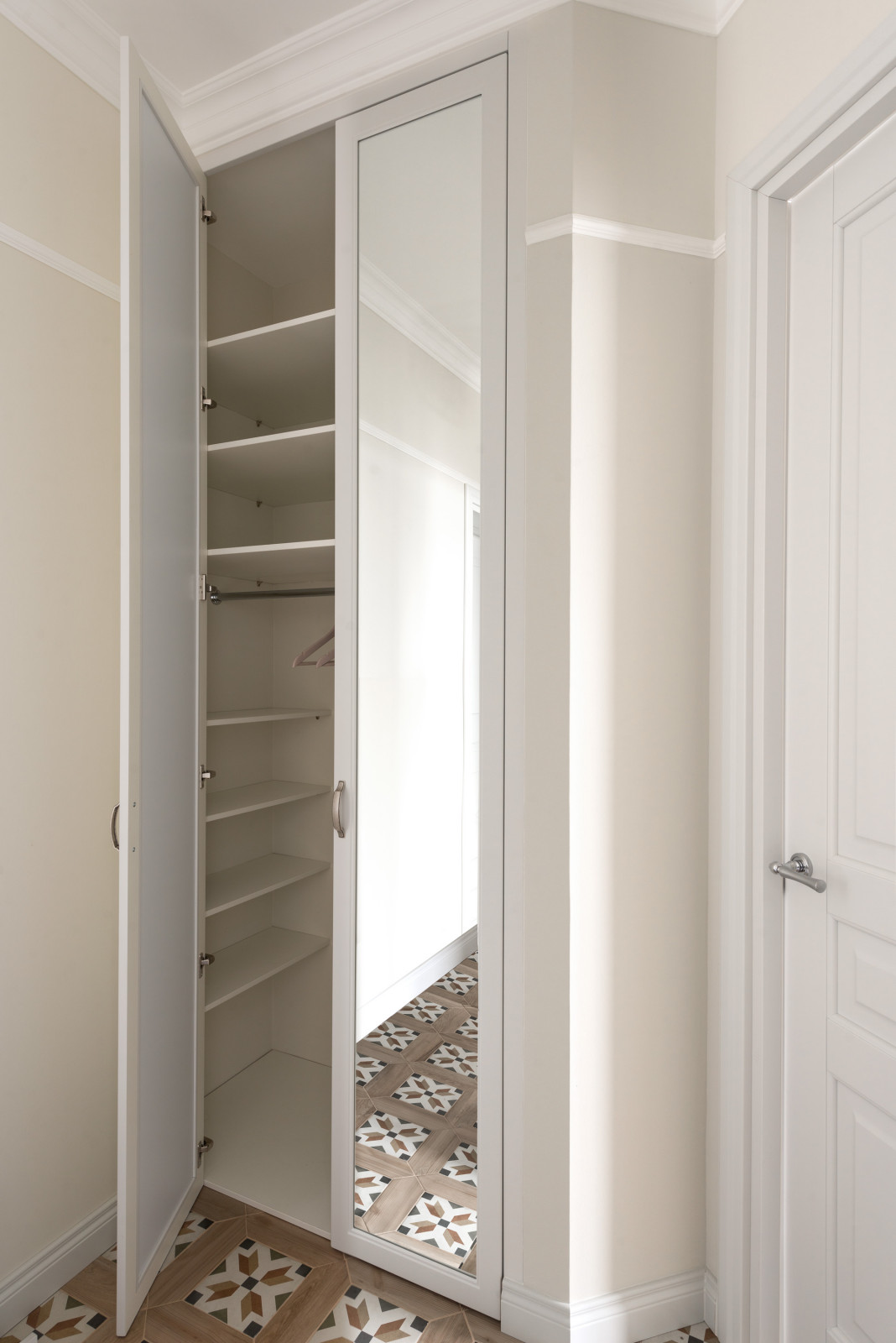 Шкафы и тумбы