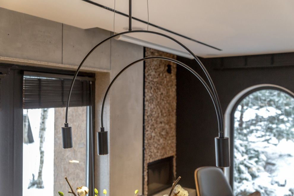 Глянцевая кухня с бетонной стеной