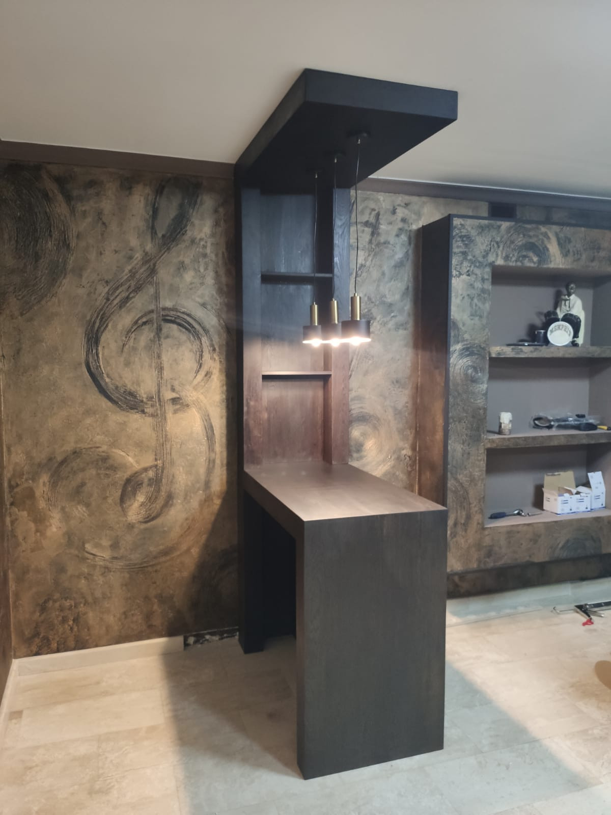 Обложка проекта: барный стол из массива