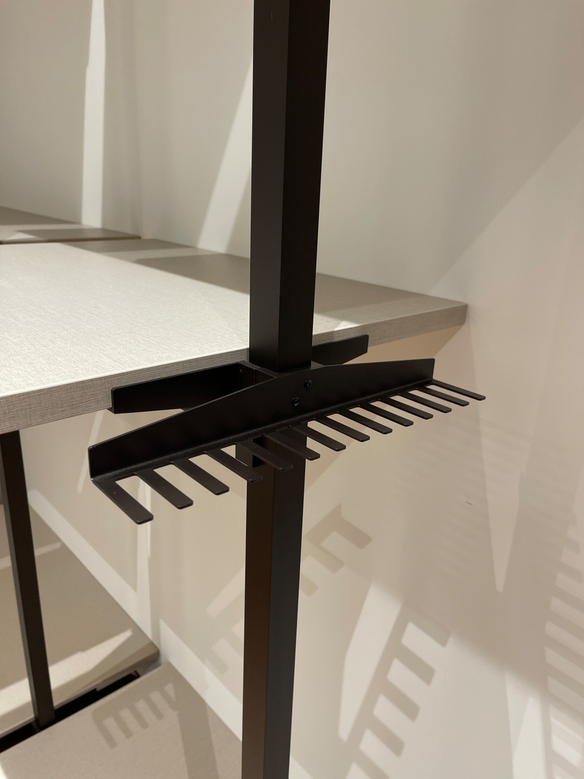 Распашной шкаф с системой RPE raumplus и Гардеробная система UNO raumplus