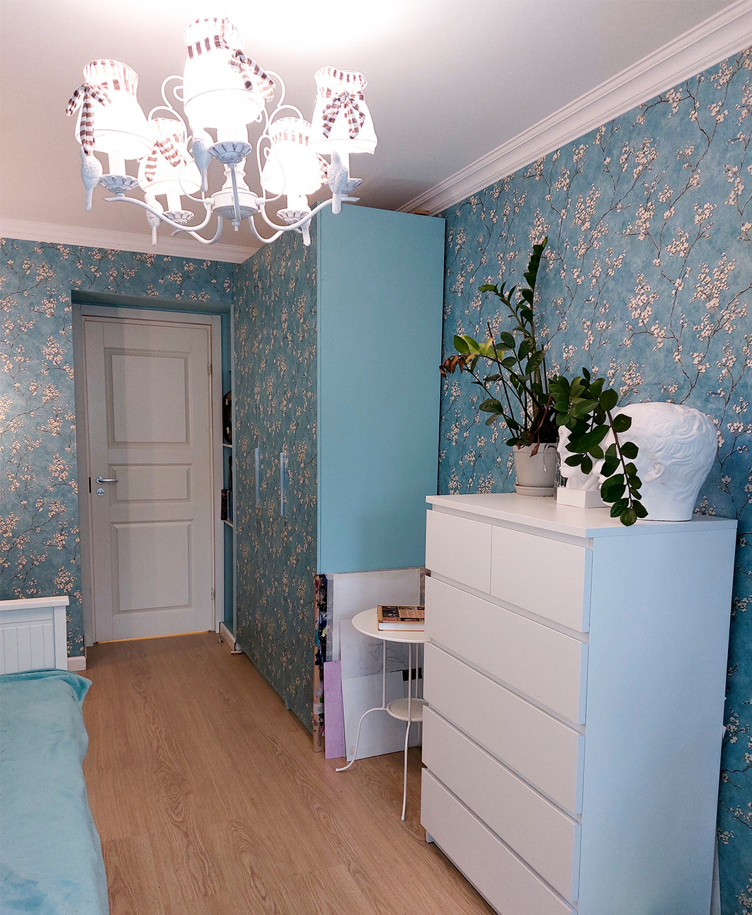 Квартира с бирюзовыми акцентами