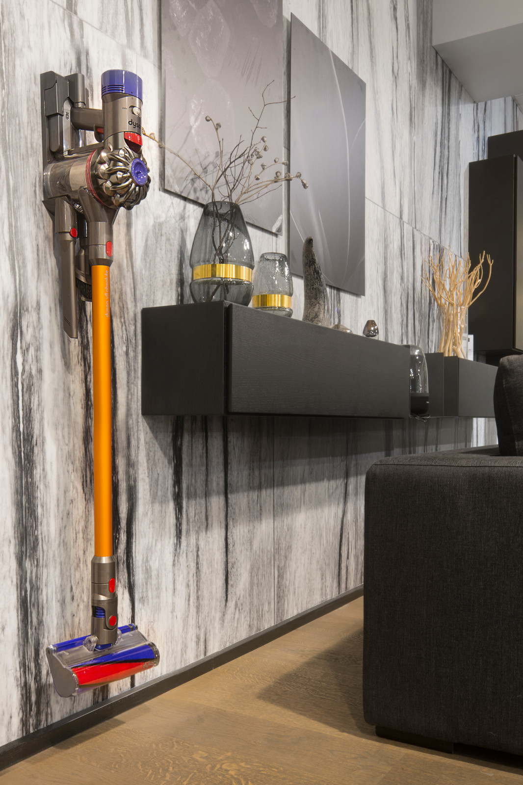 Продукция Dyson в гостиных