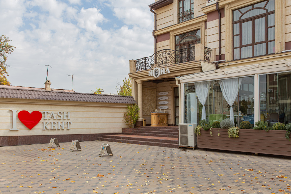 ресторан MONA