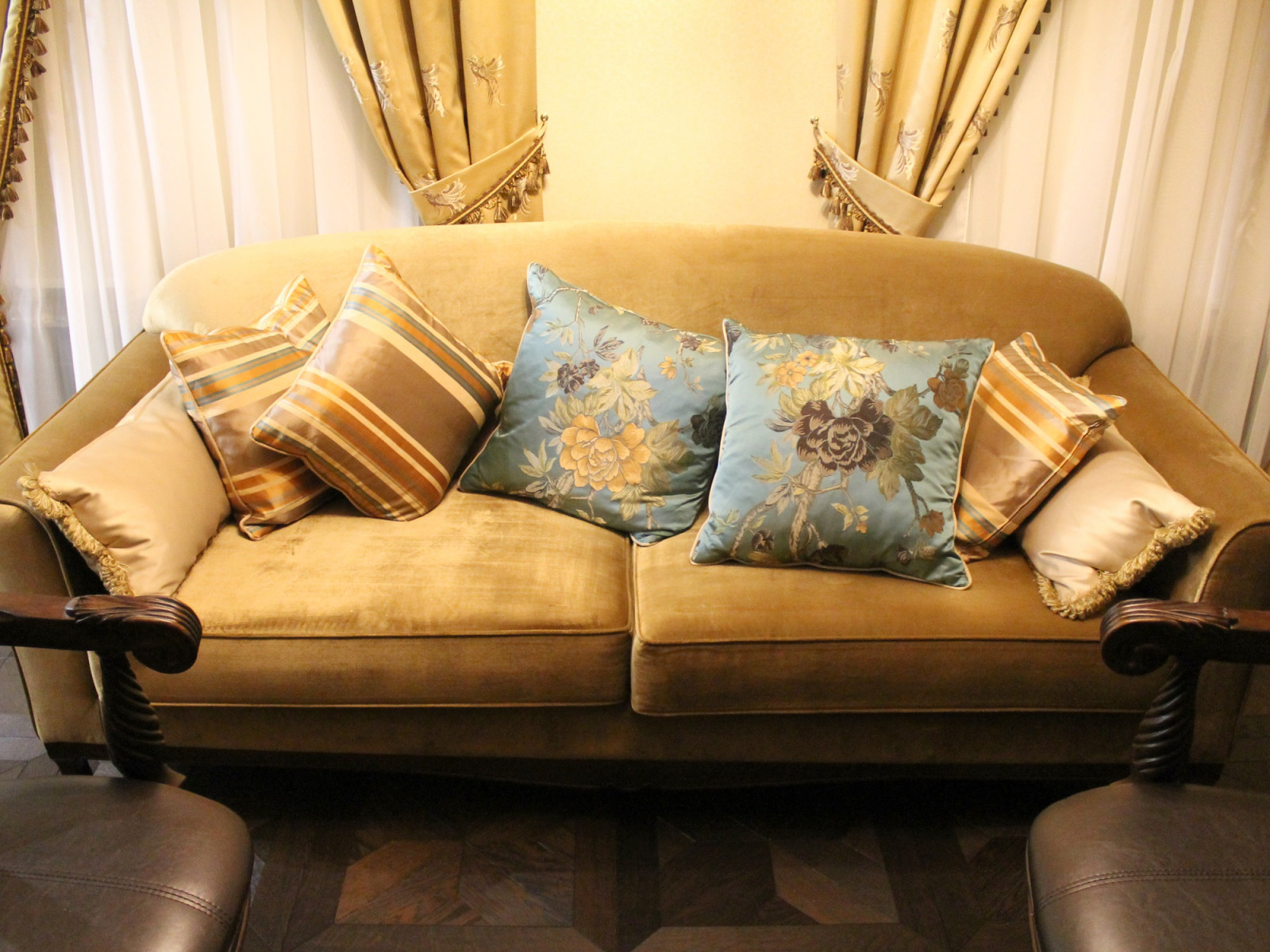 Классический кабинет в старом московском особняке