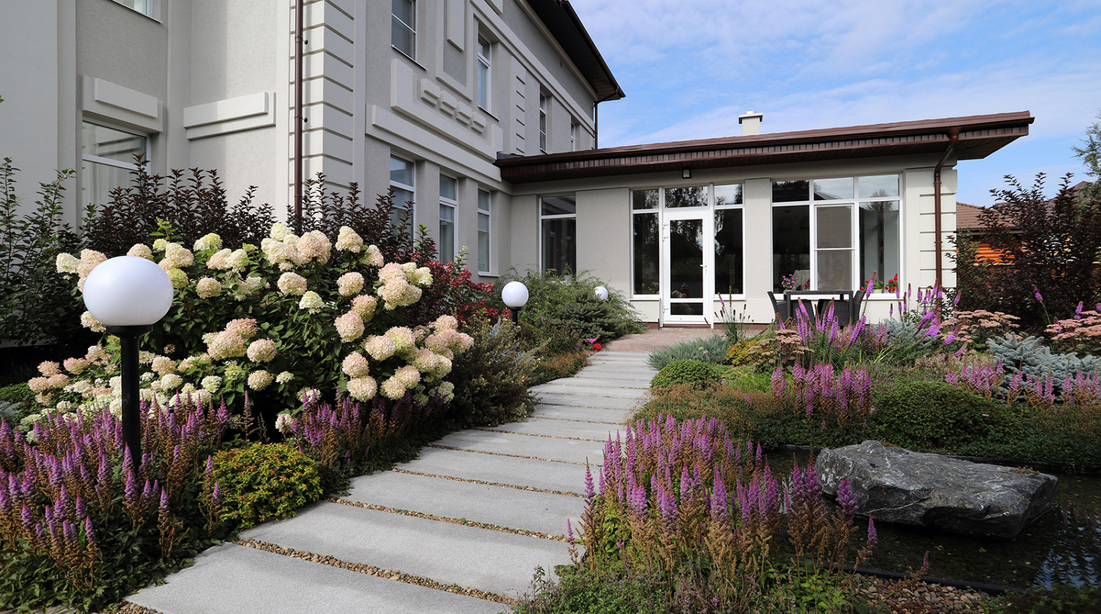 Руст и поперечно исчерченная дорожка