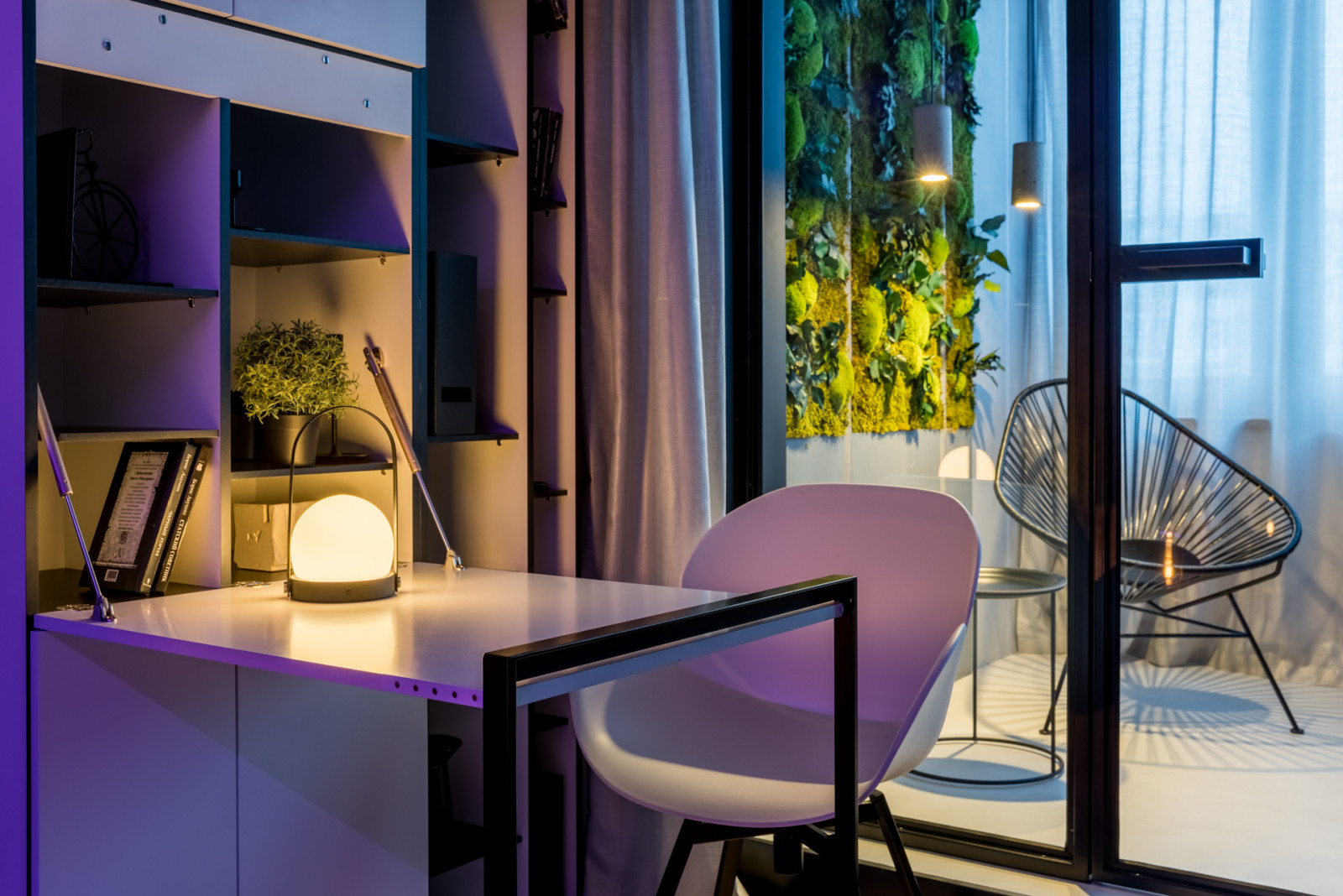 "Белый, серый и графит"